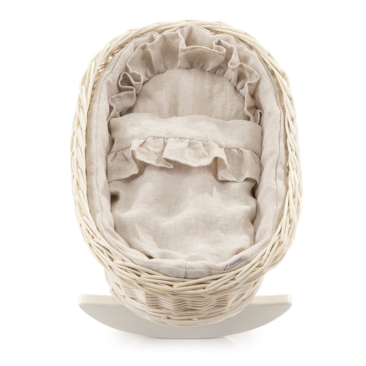 Mimi wiklinowy kosz-kołyska dla lalek z lnianym obszyciem, poduszką i kołderką, na bukowych płozach TheWickerStories