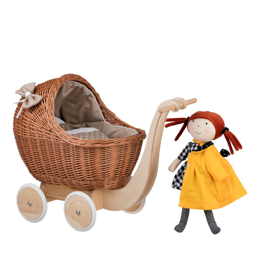 Lili wiklinowy wózek dla lalek z beżowym obszyciem, kołderką i poduszką TheWickerStories