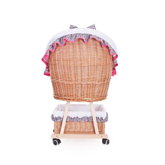 Papilio wiklinowy wózek dla niemowląt z białym obszyciem, kołderką i poduszką, na kółkach z dolnym koszem TheWickerStories