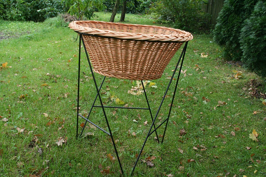 Kirvelia wiklinowy stojak ekspozycyjny na owoce i warzywa z metalowym stelażem TheWickerStories