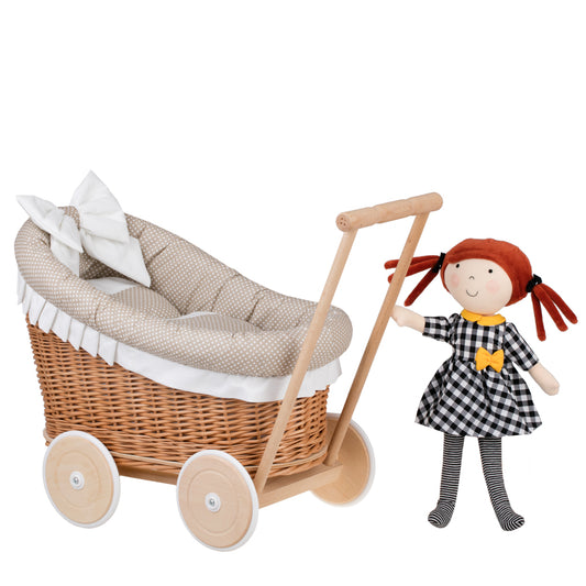 Luna wiklinowy wózek dla lalek z beżowym obszyciem, kołderką i poduszką TheWickerStories