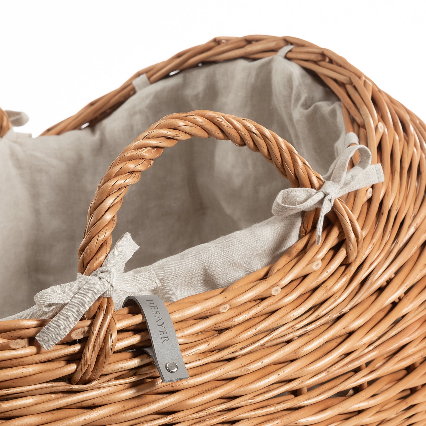 Desayer wiklinowe łóżeczko przewijak dla dzieci z beżowym obszyciem TheWickerStories