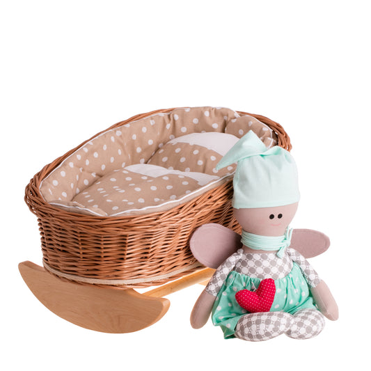 Mimi wiklinowa kołyska dla lalek z beżowym obszyciem, poduszką i kołderką TheWickerStories