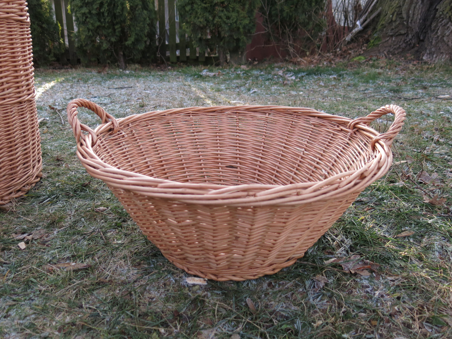 Turina wiklinowy kosz z misą i uchwytami TheWickerStories