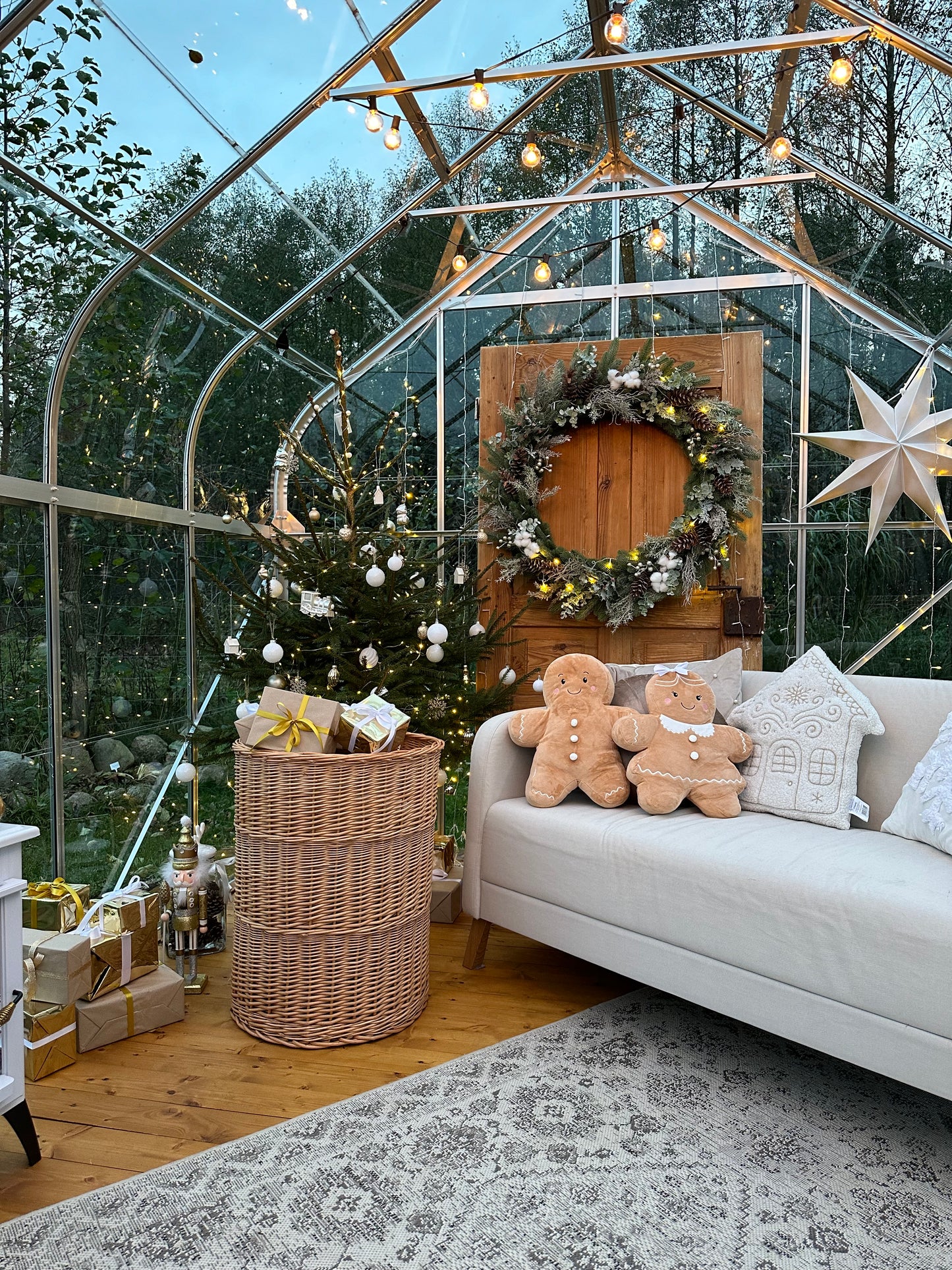 Turina wiklinowy kosz z misą i uchwytami TheWickerStories