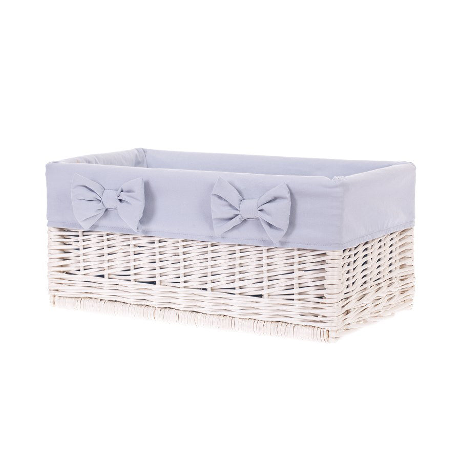 Nova wiklinowy kosz do przechowywania do regału z szarym obszyciem i kokardkami TheWickerStories