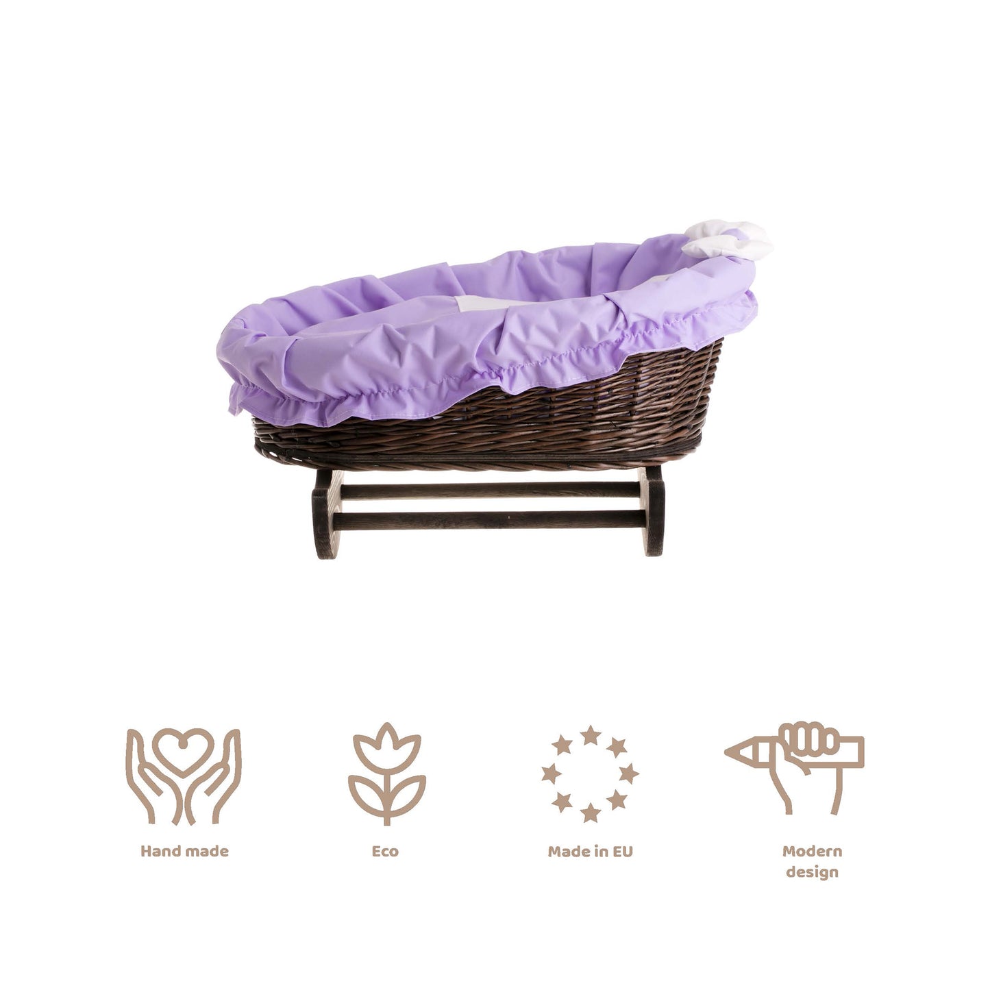 Mimi wiklinowy kosz‑kołyska dla lalek z fioletowym obszyciem, materacem, kołderką i poduszką, na drewnianych płozach TheWickerStories
