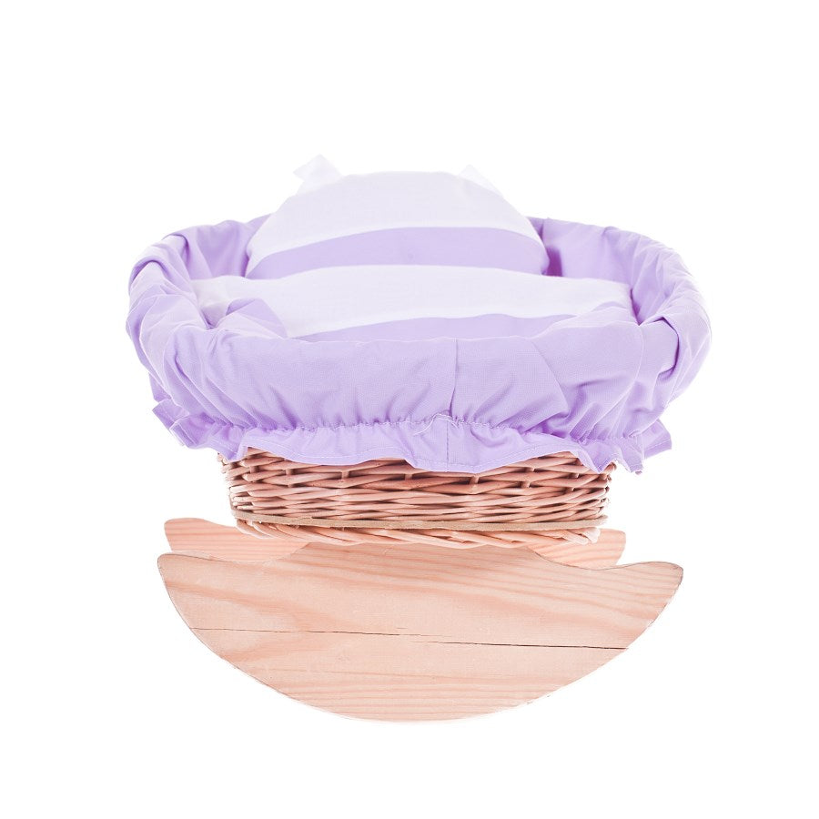 Mimi wiklinowa kołyska dla lalek z fioletowym obszyciem, poduszką i kołderką TheWickerStories
