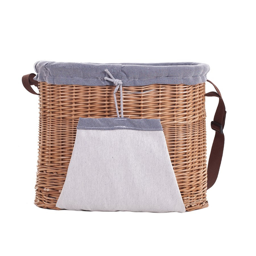 Saleria wiklinowy kosz ogrodowy na zbiory z szarym obszyciem, z paskiem na ramię i kieszenią TheWickerStories