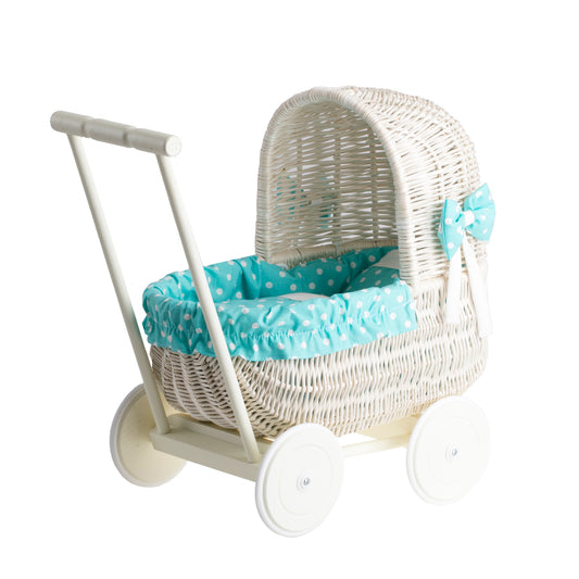 Lala wiklinowy wózek dla lalek z zielonym obszyciem, kołderką i poduszką TheWickerStories