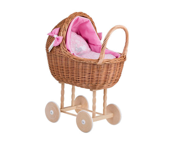 Lena wiklinowy wózek i kołyska dla lalek z różowym obszyciem, kołderką i poduszką TheWickerStories