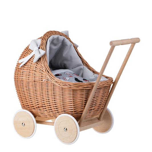Lili wiklinowy wózek dla lalek z szarym obszyciem, kołderką i poduszką TheWickerStories