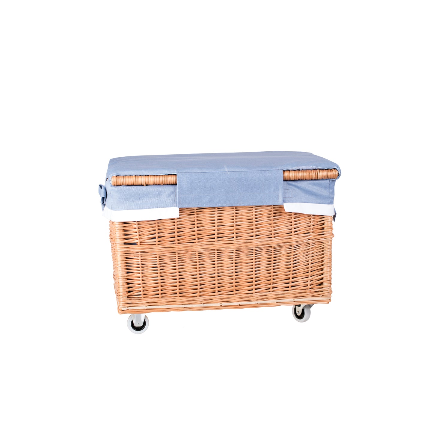 Cervus wiklinowy kosz z niebieskim obszyciem i kółkami TheWickerStories