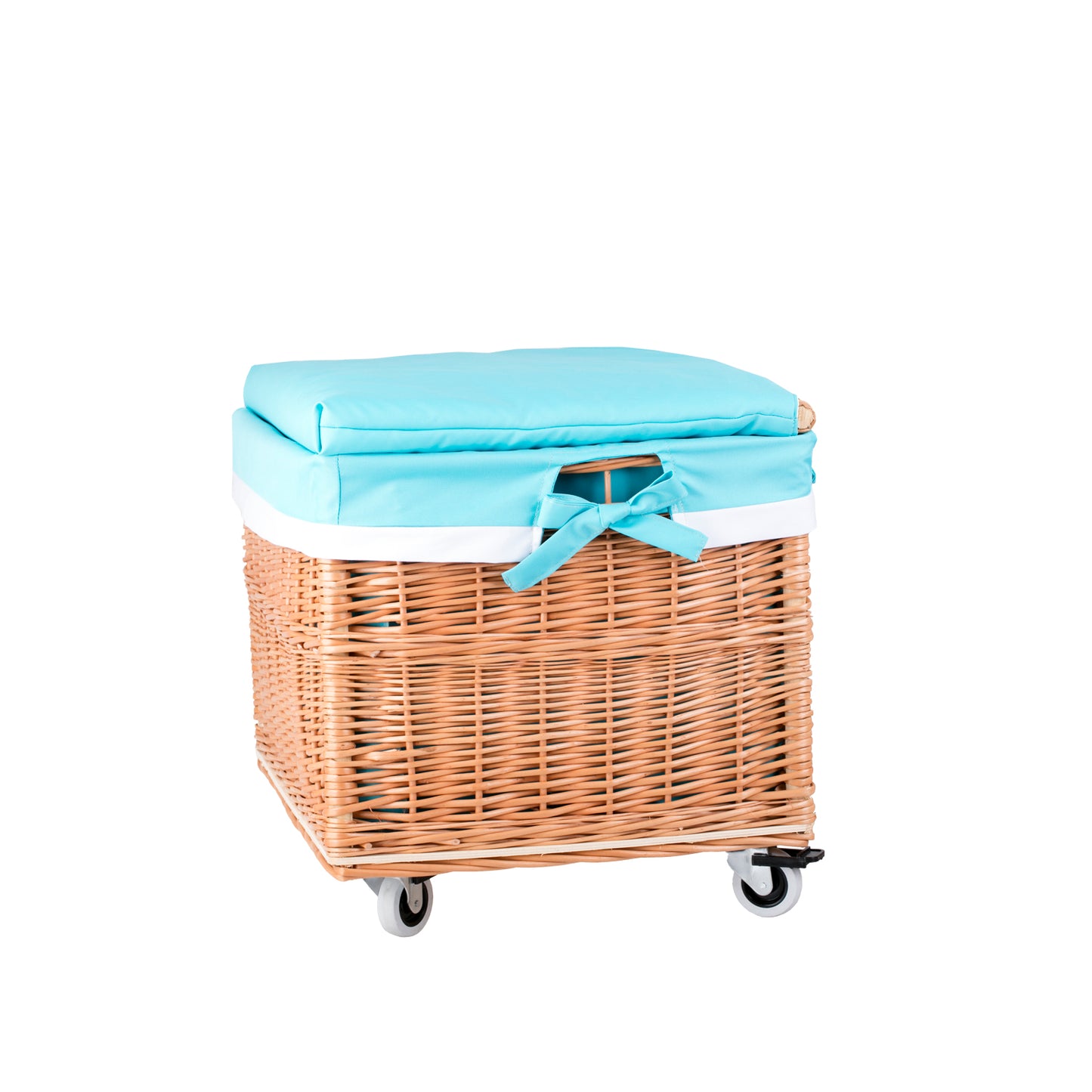 Cervus wiklinowy kosz z niebieskim obszyciem i kółkami TheWickerStories