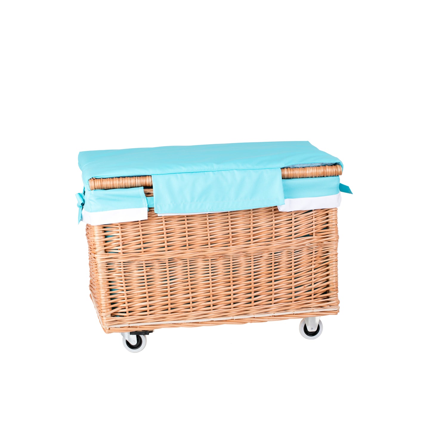 Cervus wiklinowy kosz z niebieskim obszyciem i kółkami TheWickerStories