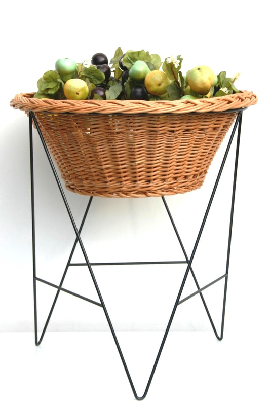 Kirvelia wiklinowy stojak ekspozycyjny na owoce i warzywa z metalowym stelażem TheWickerStories