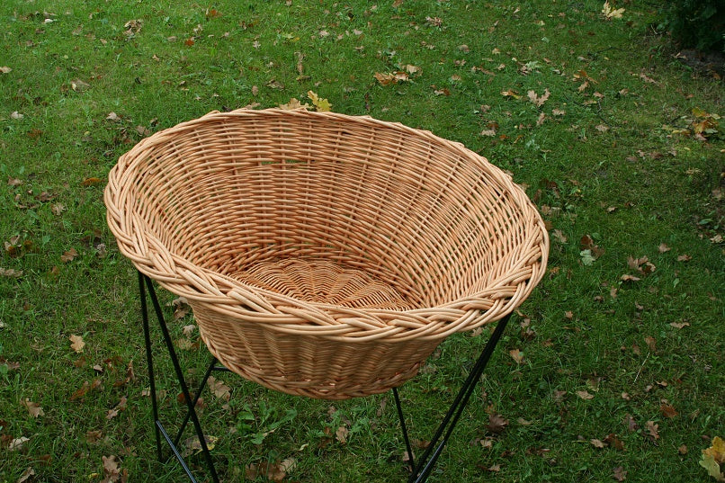 Kirvelia wiklinowy stojak ekspozycyjny na owoce i warzywa z metalowym stelażem TheWickerStories