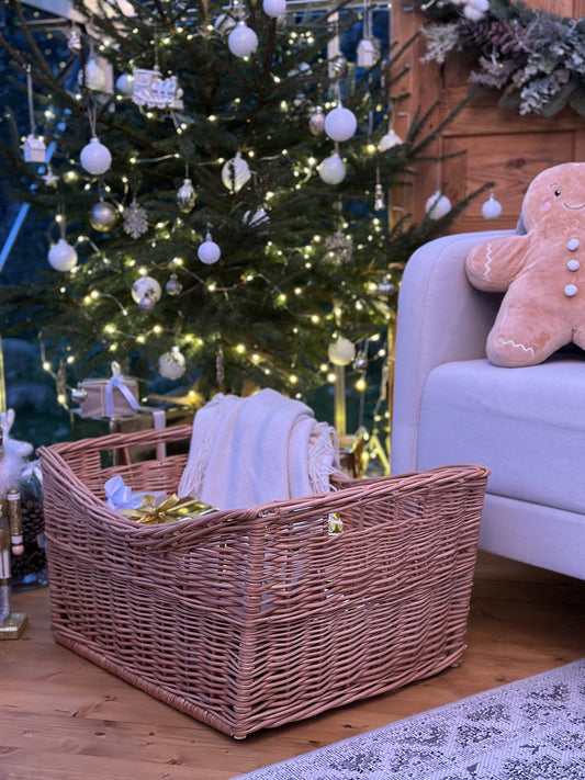 Felloria wiklinowy kosz na drewno kominkowe z uchwytami TheWickerStories