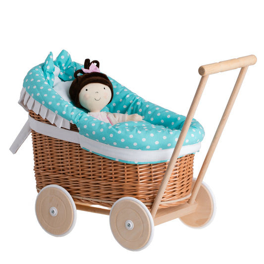 Luna wiklinowy wózek dla lalek z zielonym obszyciem, kołderką i poduszką TheWickerStories