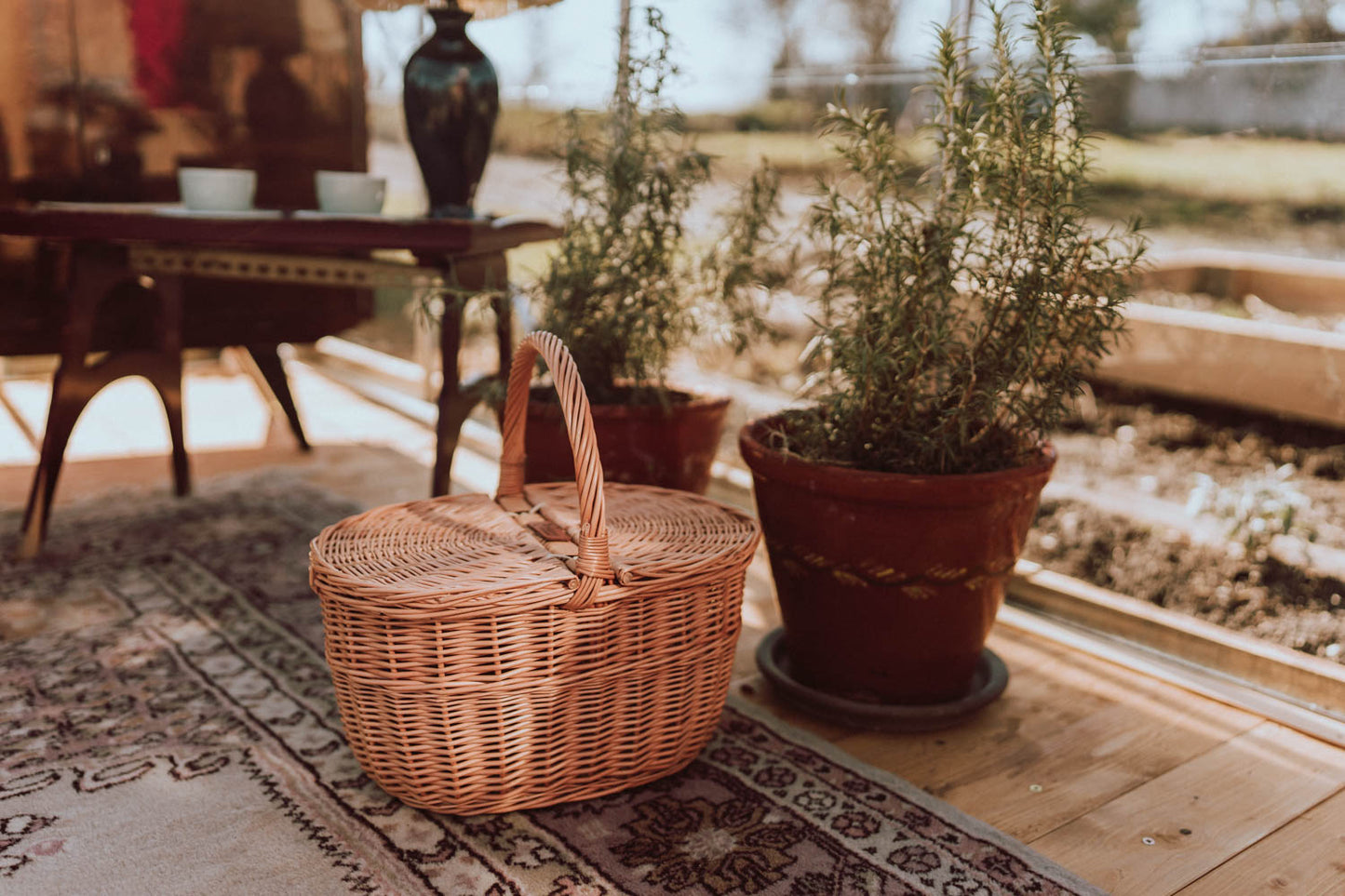 Kastalia wiklinowy kosz piknikowy z pokrywą i rączką TheWickerStories