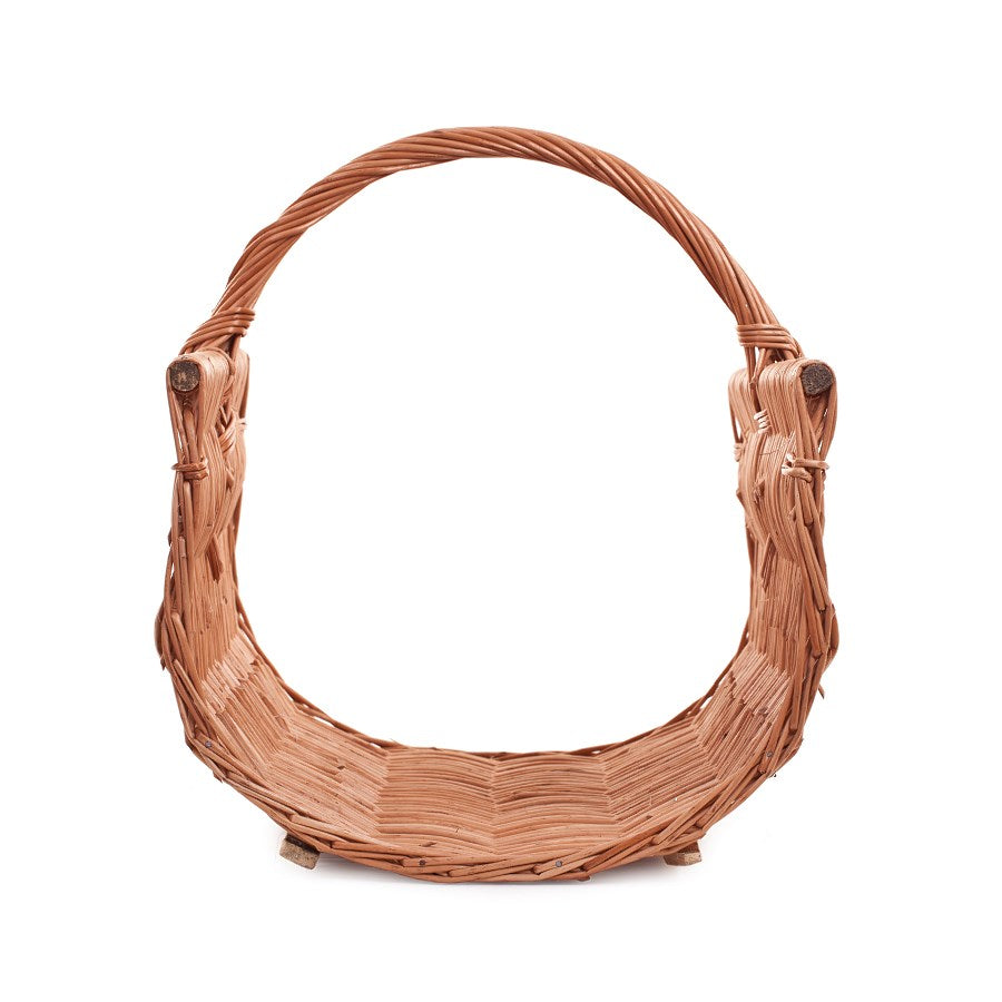 Fano wiklinowy kosz na drewno kominkowe z rączką na drewnianych płozach TheWickerStories