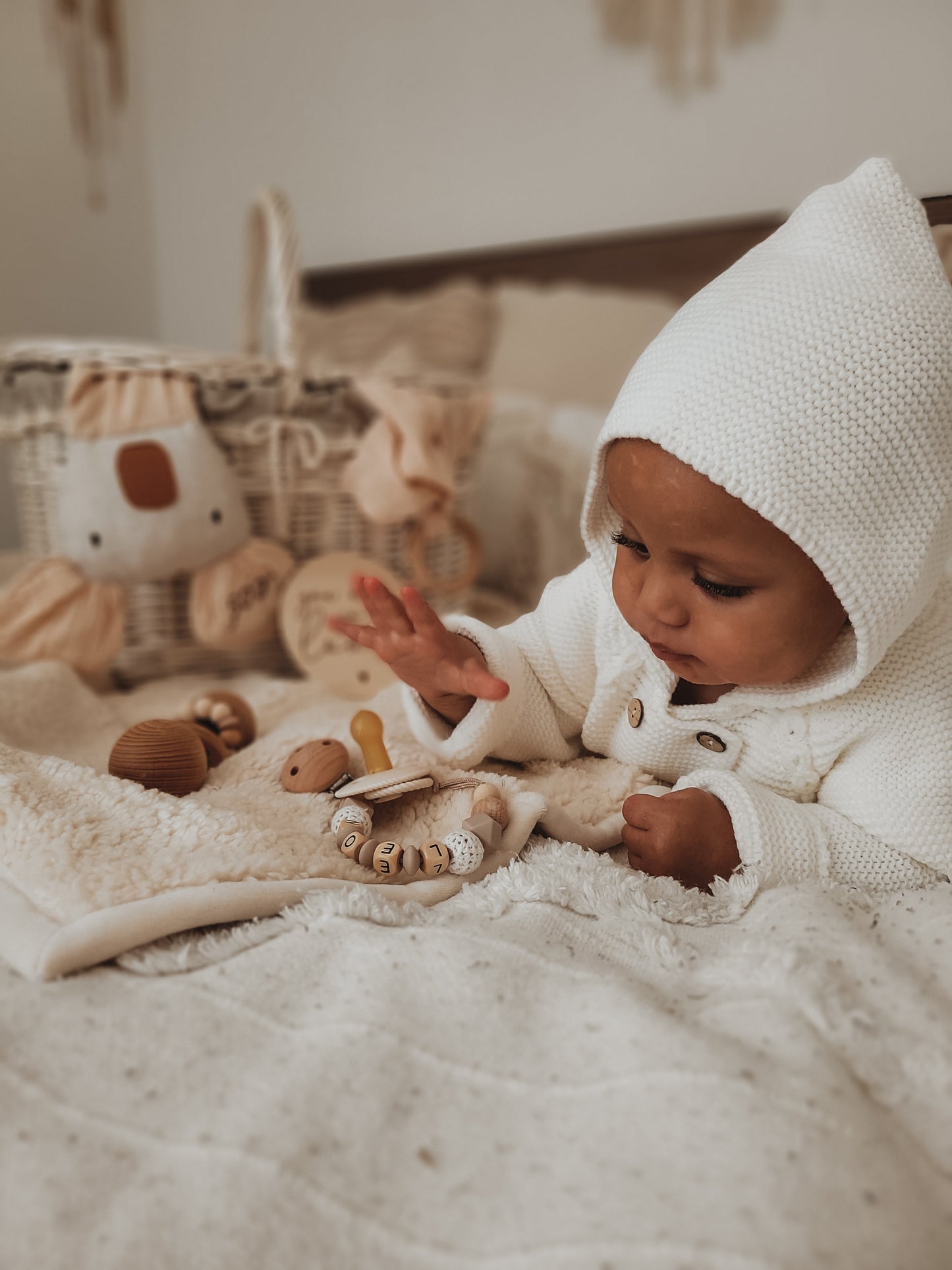 Kastalia wiklinowy koszyk piknikowy z beżowym obszyciem i wiekiem TheWickerStories