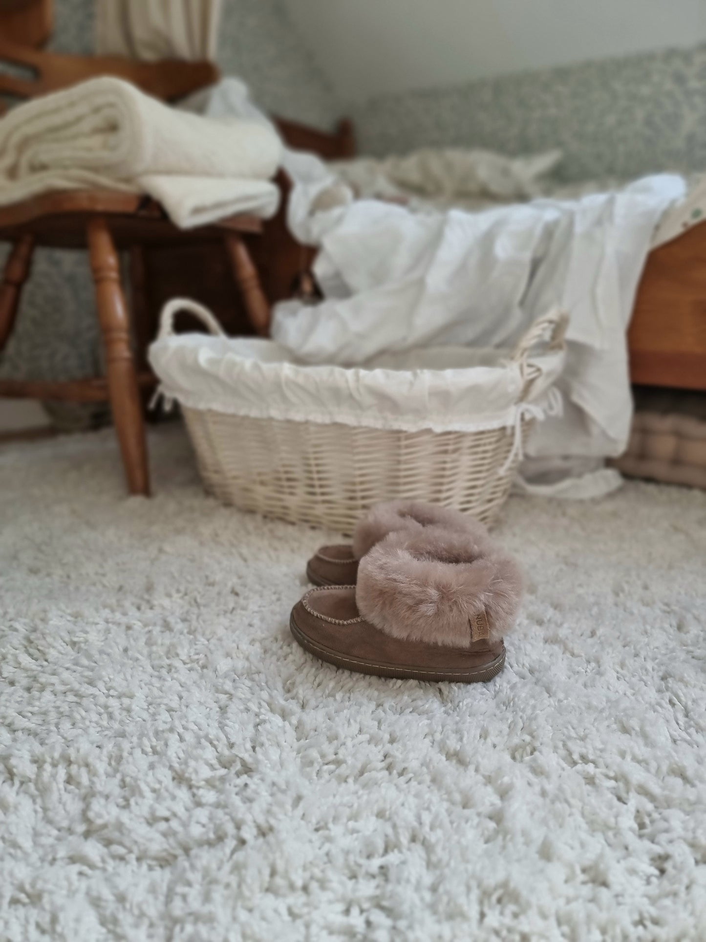 Milvus wiklinowy kosz z szarym obszyciem i uchwytami TheWickerStories