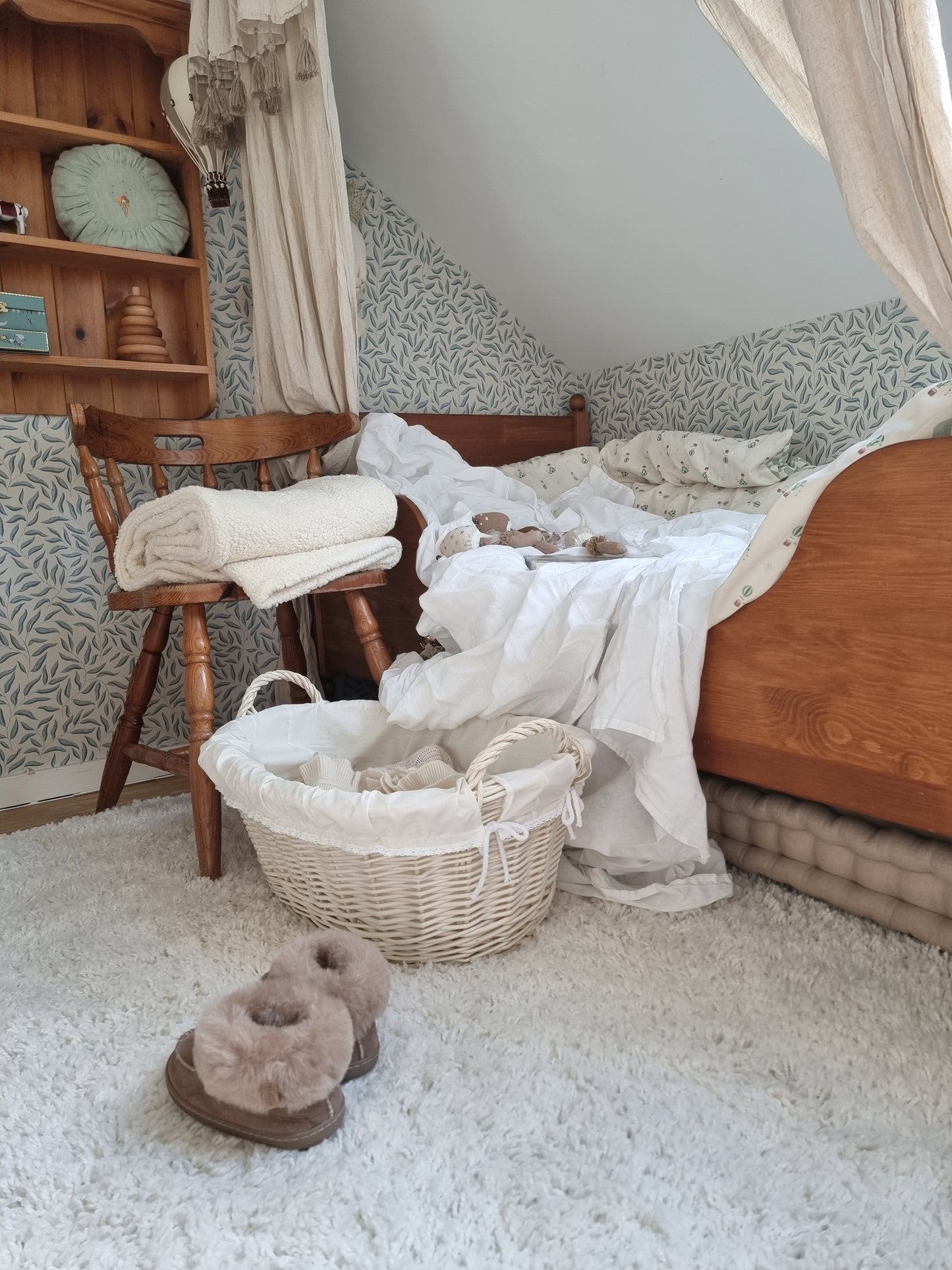 Milvus wiklinowy kosz z szarym obszyciem i uchwytami TheWickerStories