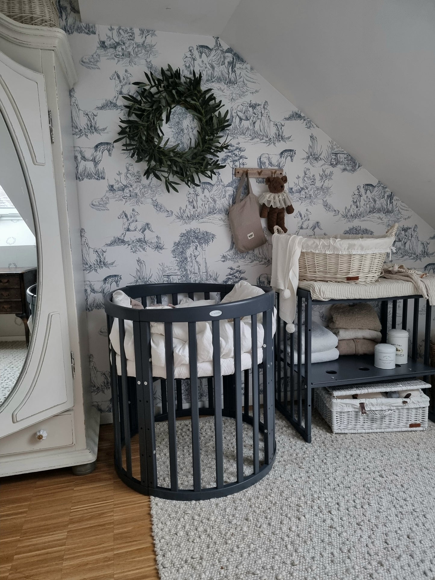 Milvus wiklinowy kosz z szarym obszyciem i uchwytami TheWickerStories