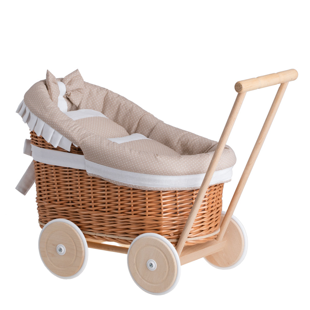 Luna wiklinowy wózek dla lalek z beżowym obszyciem, kołderką i poduszką TheWickerStories