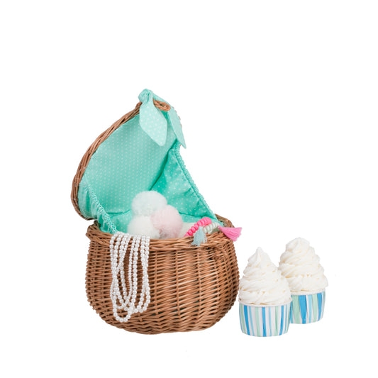 Zethina wiklinowy koszyczek z miętowym obszyciem, pokrywą i zamknięciem TheWickerStories