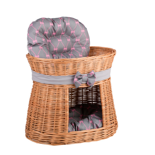 Erif wiklinowy domek dla kota z dwoma poziomami, z szarymi poduszkami i kokardą TheWickerStories