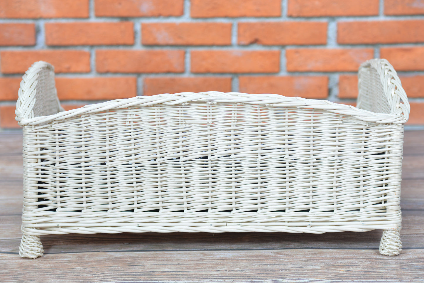 Erivia wiklinowy kosz dla psa i kota z poduszką i niskim wejściem TheWickerStories