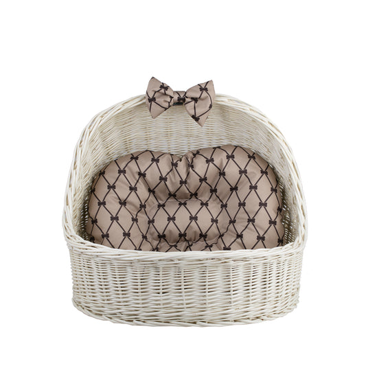 Elsa wiklinowy koszyk legowisko dla zwierząt z beżową poduszką i kokardą TheWickerStories