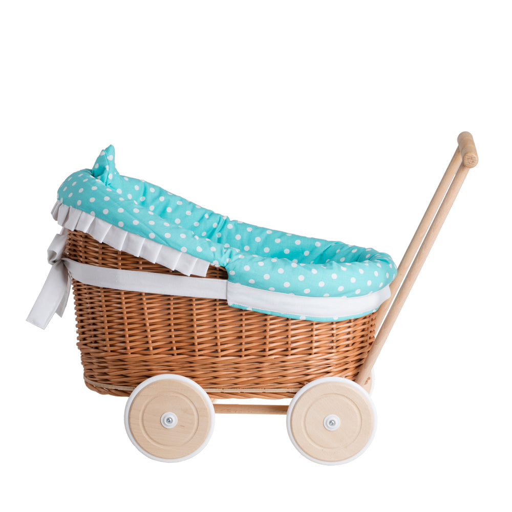 Luna wiklinowy wózek dla lalek z zielonym obszyciem, kołderką i poduszką TheWickerStories