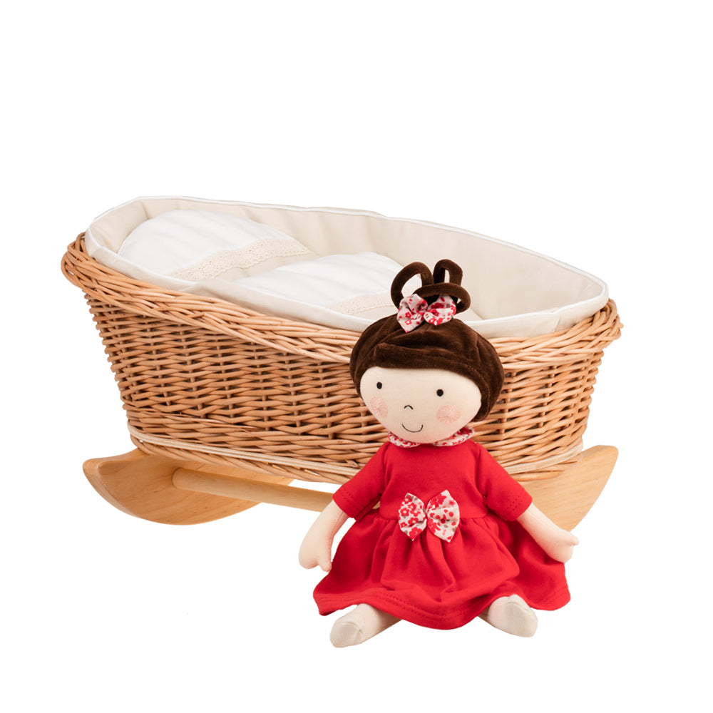 Mimi wiklinowa kołyska dla lalek z beżowym obszyciem, poduszką i kołderką TheWickerStories