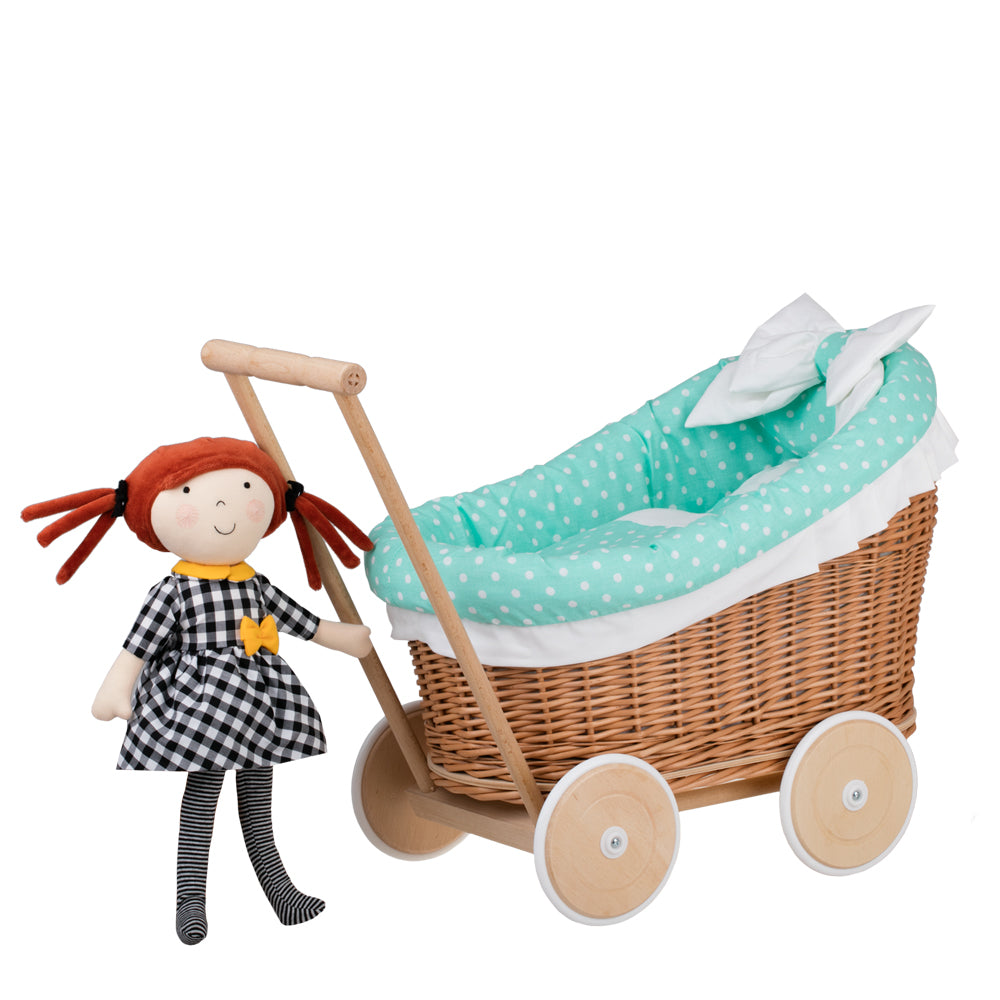 Luna wiklinowy wózek dla lalek z zielonym obszyciem, kołderką i poduszką TheWickerStories