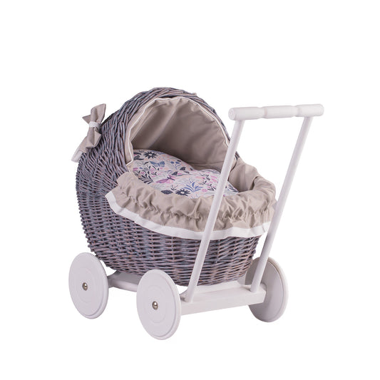 Lili wiklinowy wózek dla lalek z beżowym obszyciem, kołderką i poduszką TheWickerStories