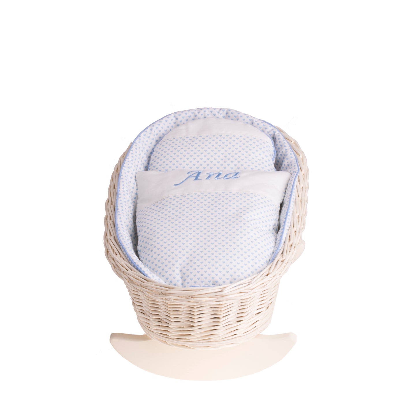 Mimi wiklinowa kołyska dla lalek z personalizacją, niebieskim obszyciem, poduszką i kołderką TheWickerStories
