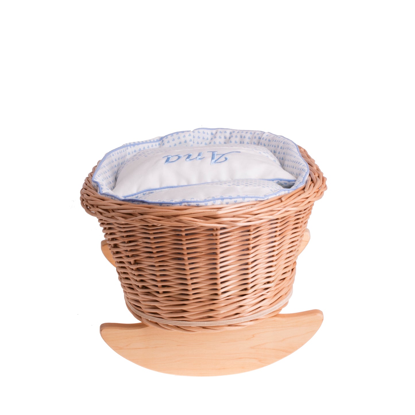 Mimi wiklinowa kołyska dla lalek z personalizacją, niebieskim obszyciem, poduszką i kołderką TheWickerStories