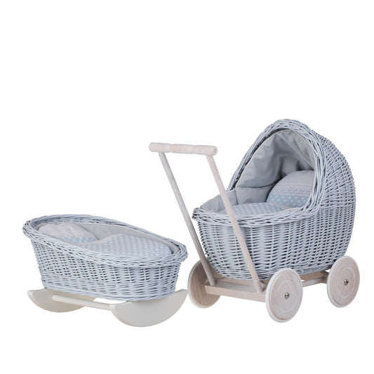 Lili wiklinowy wózek i kołyska dla lalek z niebieskim obszyciem, kołderką i poduszką TheWickerStories