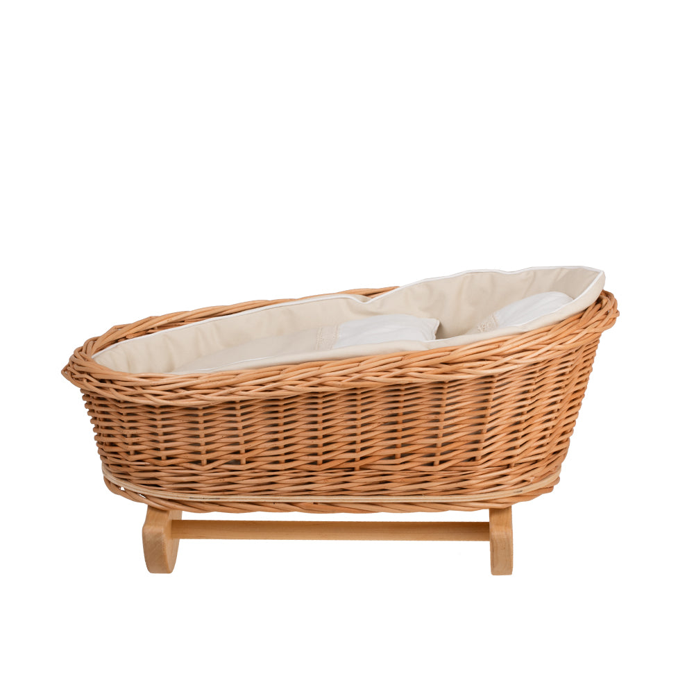 Mimi wiklinowa kołyska dla lalek z beżowym obszyciem, poduszką i kołderką TheWickerStories