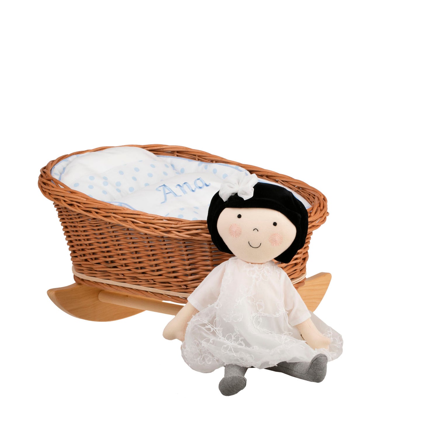 Mimi wiklinowa kołyska dla lalek z personalizacją, niebieskim obszyciem, poduszką i kołderką TheWickerStories